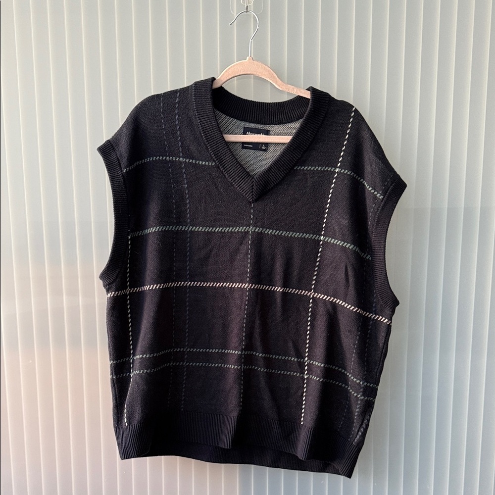 Abercrombie & Fitch Navy and Cream Knit Sweater Vest